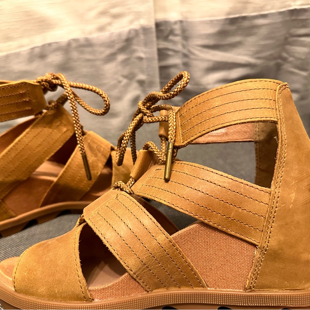 Sorel wedge sandals EUC